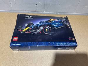 lot 284 image: LEGO Technic Oracle Red Bull Racing RB20 F1 Race Car Model Kits 42206