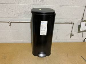 lot 159 image: 30L Soft Square Step Trash Can - Brightroom