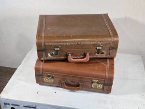 lot 100 image: Vintage Suitcases - 1 is Marco Polo Brand
