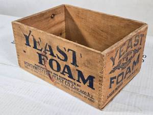 lot 104 image: Yeast Foam Wooden Box approximately 10 inches long, 7 inches wide, and 5 12 inches tall