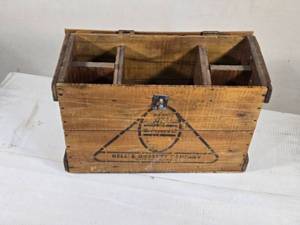 lot 108 image: Bell & Gossett Company, Chicago, Illinois Vintage Wooden Box with Hinged Lid