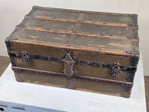 lot 109 image: Antique Wooden Storage Trunk approx. 24 wide
