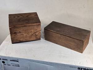 lot 143 image: Lot of 2 Wooden Storage Boxes with Lids