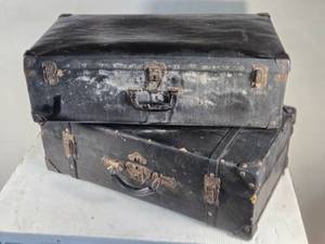 lot 152 image: Lot of 2 Vintage Black Suitcases with Rivet Details