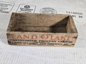 lot 155 image: Land OLakes Vintage Wooden Cheese Box about 8 long