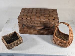 lot 166 image: Lot of 3 Wicker Baskets, 1 is lidded