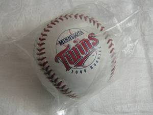 lot 33 image: Minnesota Twins 1999 Rookies Facsimilie Autographed Baseball branded with Genuine Chevrolet