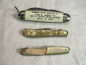 lot 40 image: Farmers Co-Op Elevator Co. Pocket Knife and 2 Others