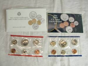 lot 66 image: United States Mint 1989 Uncirculated Coin Set with D and P Mint Marks
