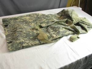 lot 89 image: Military Camouflage Duffle Bag