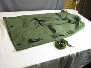 lot 90 image: Green Canvas Duffel Bag with Shoulder Strap