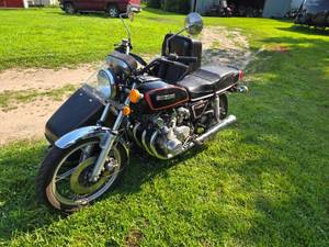 lot 4 image: 1980 Suzuki GS550E Motorcycle - Sidecar sold separately.