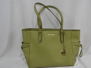 lot 1 image: Michael Kors Tote Bag