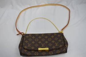 lot 8 image: Louis Vuitton Shoulder Handbag