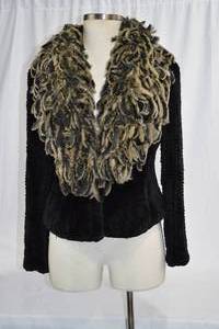 lot 47 image: Cedrics Lux Fur Collection Laser Cut Rabbit Fringe Collar & Scarf