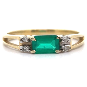 lot 17 image: Natural Diamond & Baguette Emerald Split Shank Ring in 14k Yellow Gold VIDEO