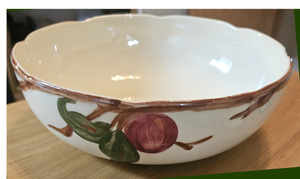 lot 17 image: Apple Franciscan Bowl 8 34