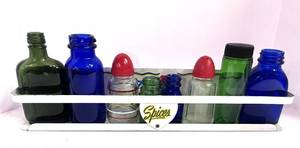 lot 41 image: Metal Spice Rack with 8 Colored Bottles