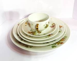 lot 67 image: Set of 6 Antique Haviland Autumn Leaf Six Piece Place Setting France Limoges Retired Pattern