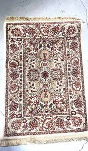 lot 68 image: Area Rug  2 2 X 35