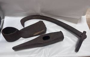 lot 63 image: Logging Hook, Devil Maul Splitting Axe Head