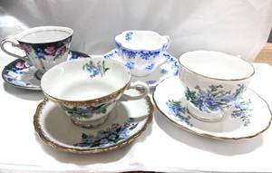 lot 82 image: Set of 4 Vintage Cup and Saucers