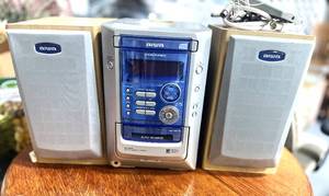 lot 70 image: Aiwa Book Shelf Stereo wRemote Works