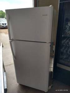 lot 2 image: Frigidaire OverUnder FridgeFreezer - Only 5 Years Old