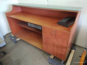 lot 12 image: Large Desk
