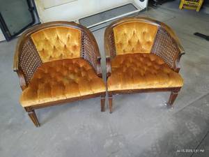 lot 26 image: (2) Upholstered Chairs
