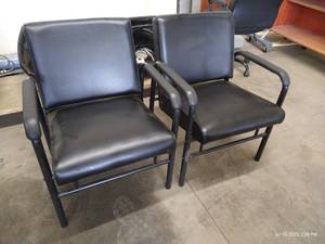 lot 38 image: (2) Lobby Chairs