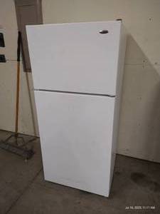 lot 42 image: Amana OverUnder FreezerFridge