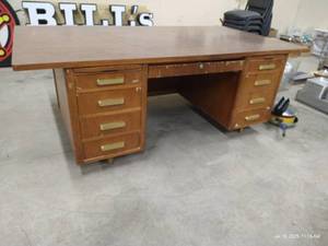 lot 46 image: Large Wooden Desk