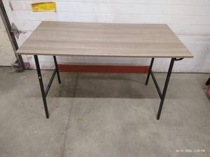 lot 72 image: Small Table