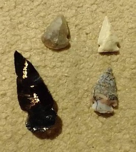 lot 110 image: (4) Arrowheads