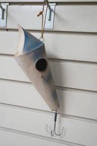 lot 4 image: Metal Novelty Fishing Lure Bird House.