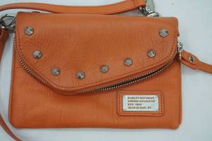 lot 10 image: Harley Davidson Leather CrossbodyShoulder Pouch Purse in Orange
