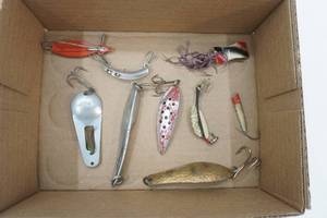 lot 27 image: Vintage Fishing Lures