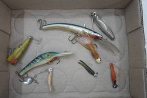 lot 28 image: Vintage Fishing Lures