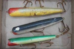 lot 31 image: 3ct Large Wooden Fishing Lures