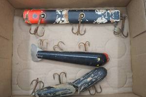 lot 32 image: 3ct Large Wooden Fishing Lures