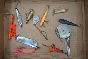 lot 33 image: Vintage Fishing Lures