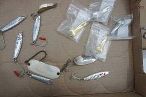 lot 40 image: Vintage & Novelty Fishing Lures