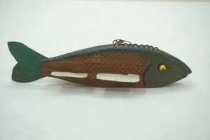 lot 45 image: Vintage Handcrafted Wooden Novelty Fishing Lure