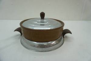 lot 48 image: Vintage Brown Betty Casserole Dish with Stand