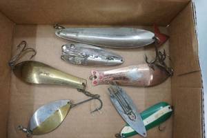 lot 73 image: Vintage Fishing Lures