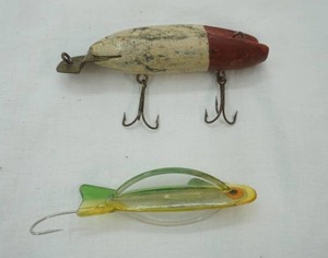 lot 87 image: Vintage Fishing Lures (2ct)