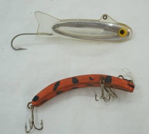 lot 88 image: Vintage Fishing Lures (2ct)