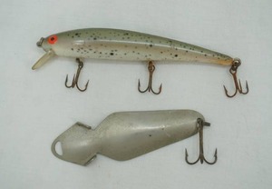 lot 90 image: Vintage Fishing Lures (2ct)