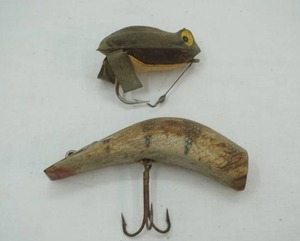 lot 91 image: Vintage Fishing Lures (2ct)